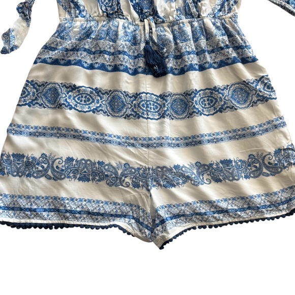 NWT Maurice’s Blue & White Printed Romper | Size M - Picture 4 of 5